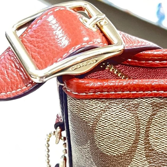 Coach - Picture 3 of 12